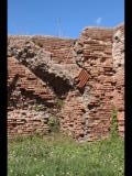 04293 ostia - regio i - insula viii - botteghe (i,viii,6) - re raum - bereich unter der treppe - detail - 09-2022.jpg